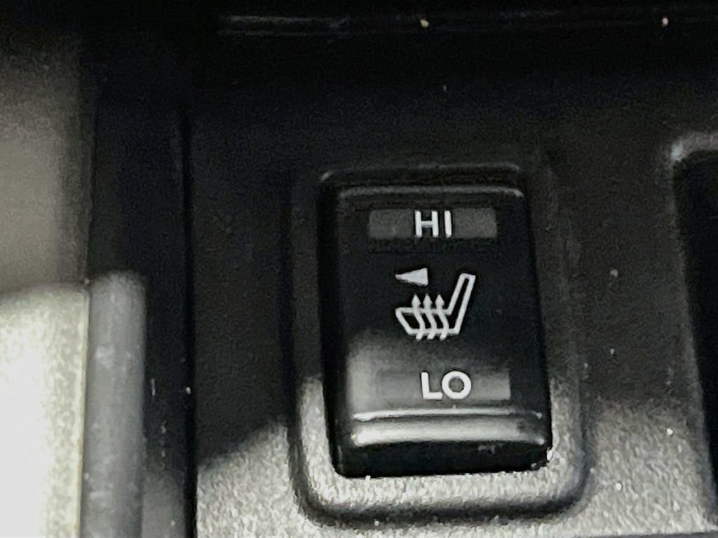 Used 2018 Nissan Titan SL AWD/4WD image 21