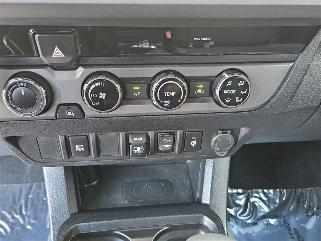 Used 2018 Toyota Tacoma TRD Sport image 19