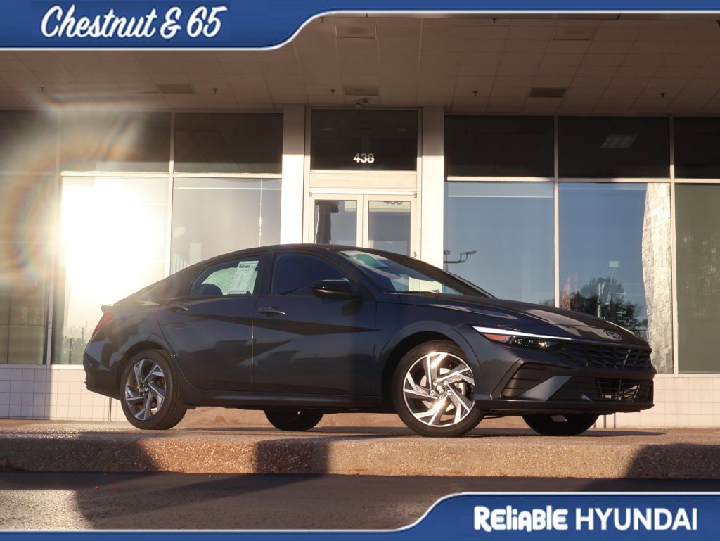 Certified 2025 Hyundai Elantra Sport FWD image 2