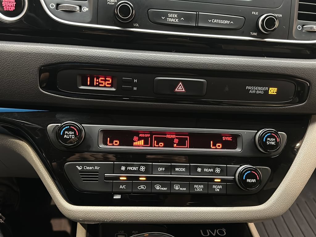 Used 2015 Kia Sedona EX FWD image 32