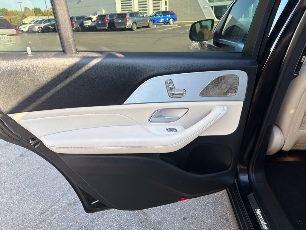 Used 2025 Mercedes-Benz GLS 450 4MATIC image 7