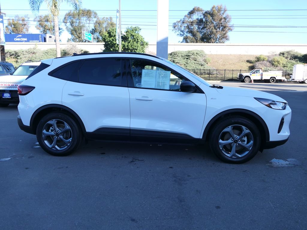 Used 2025 Ford Escape ST-Line w/ Equipment Group 301A FWD image 2