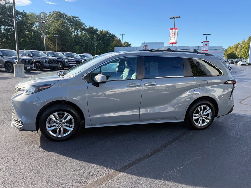 Certified 2023 Toyota Sienna XLE Woodland Edition AWD/4WD image 3