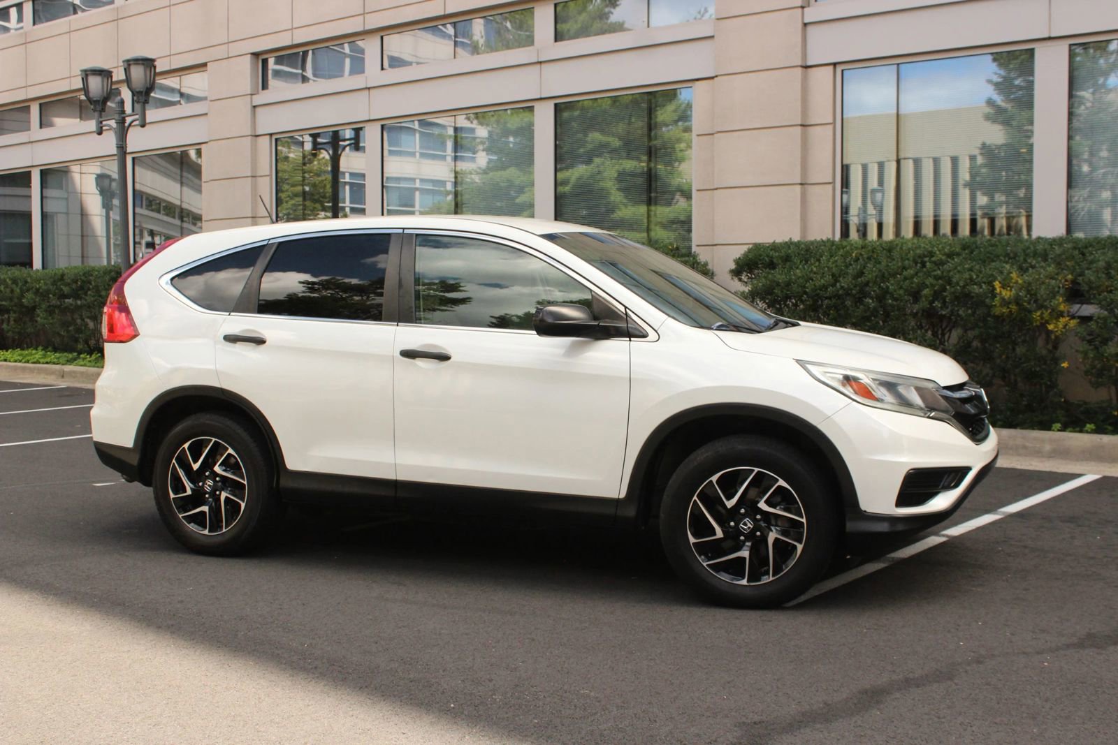 Used 2016 Honda CR-V SE image 2