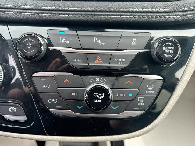 Used 2023 Chrysler Pacifica Touring-L FWD image 39