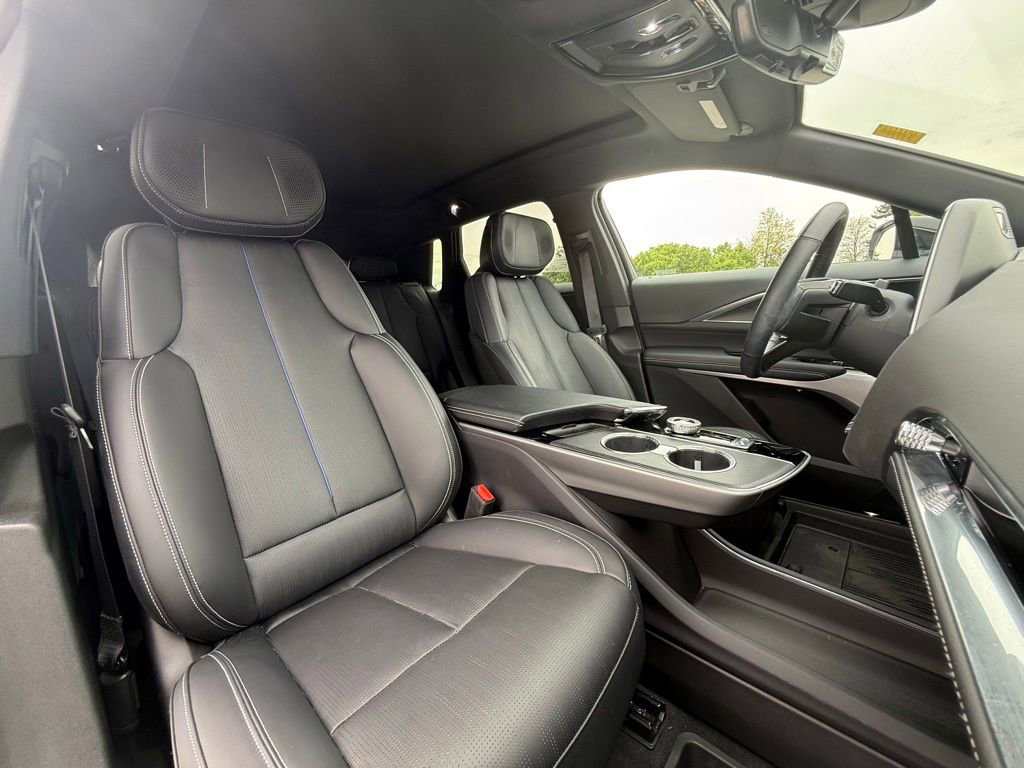 Certified 2024 Cadillac Lyriq Luxury w/ LPO, Floor Liner Package AWD/4WD image 32