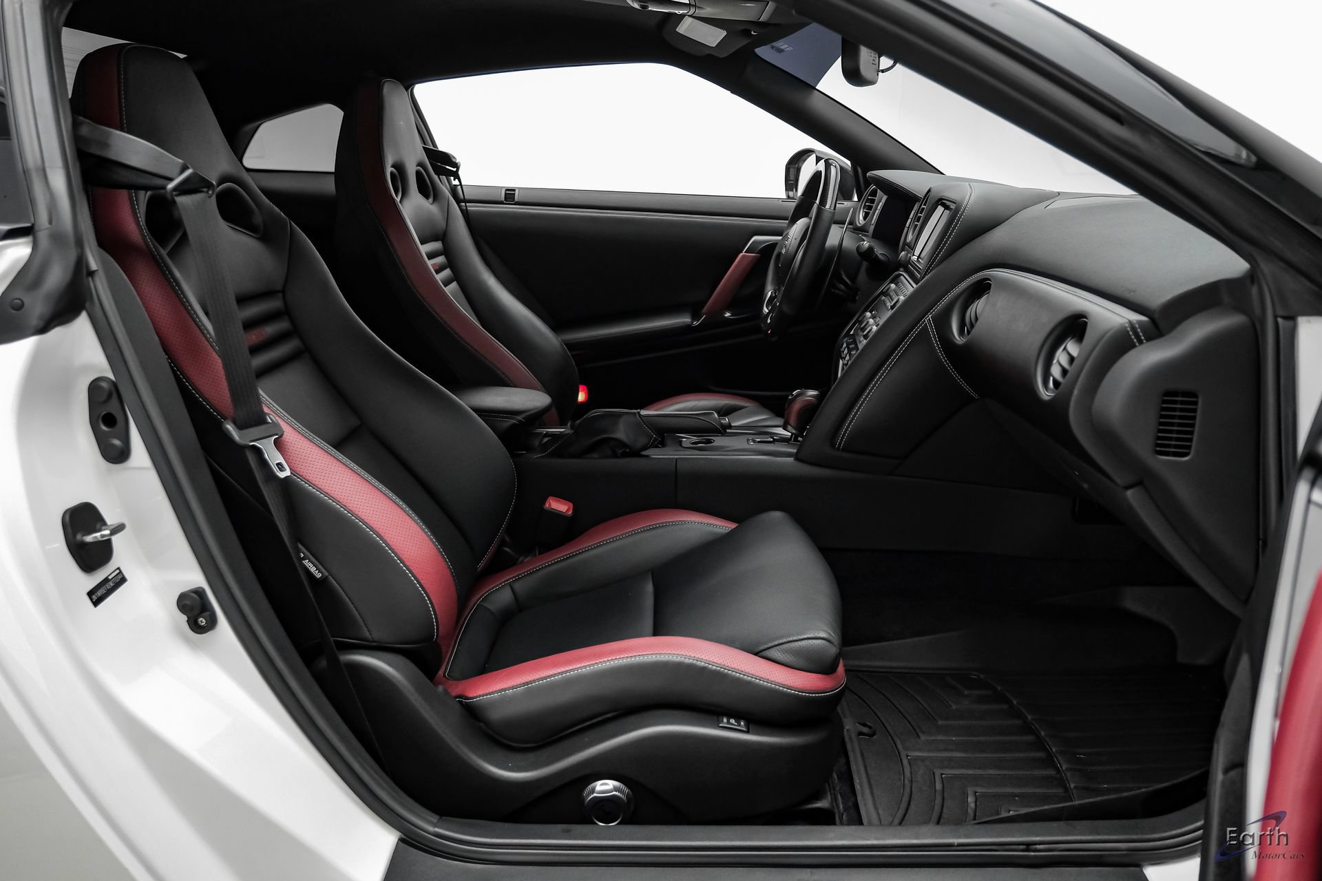 Used 2014 Nissan GT-R Black Edition AWD/4WD image 56