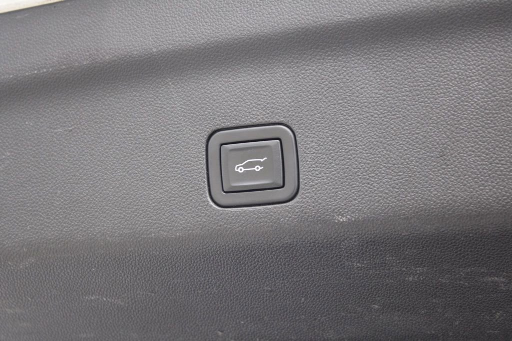 Used 2021 Chevrolet Suburban LT image 11