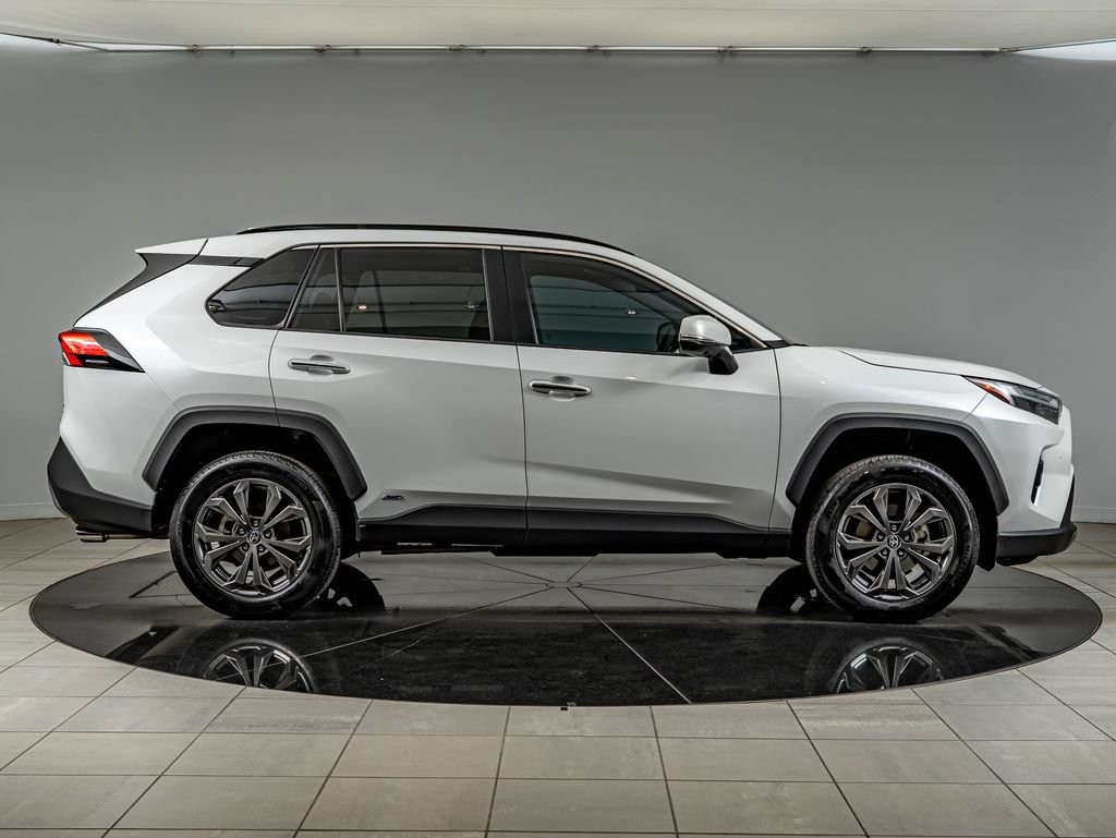 Used 2025 Toyota RAV4 Limited w/ Advanced Technology Package AWD/4WD image 4