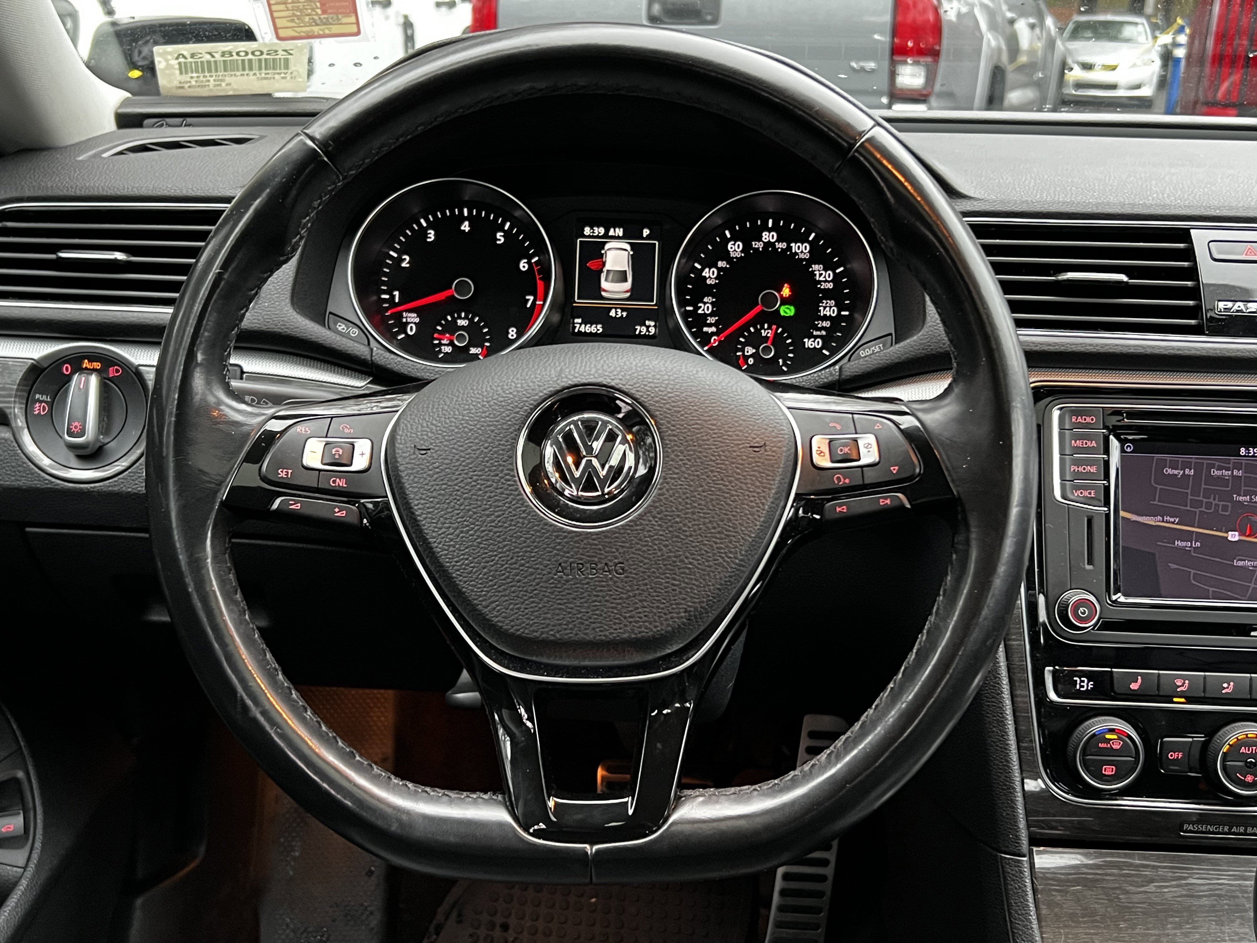 Used 2018 Volkswagen Passat 3.6 SEL Premium image 34