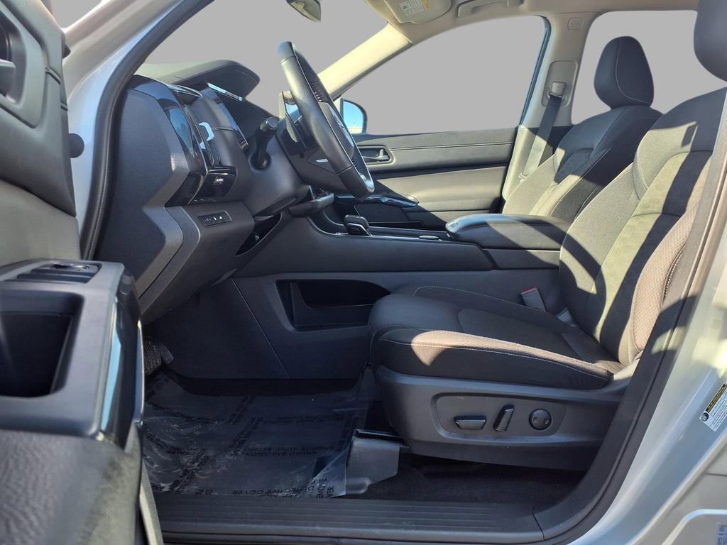 Certified 2025 Nissan Pathfinder SV image 22