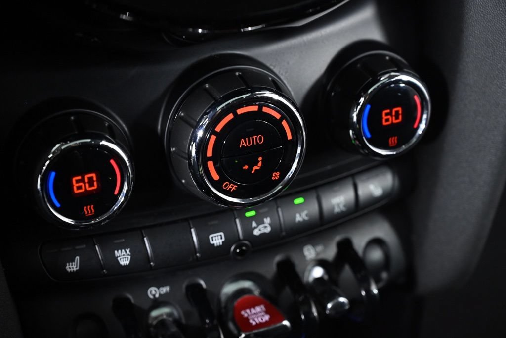 Used 2015 MINI Cooper 4-Door Hardtop FWD image 15