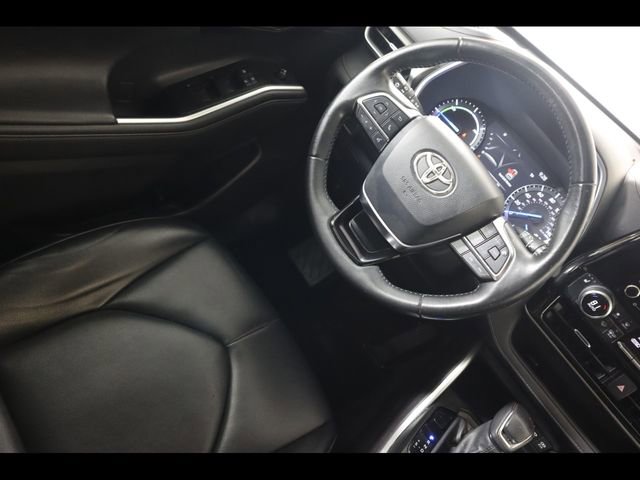 Used 2021 Toyota Highlander XLE image 18