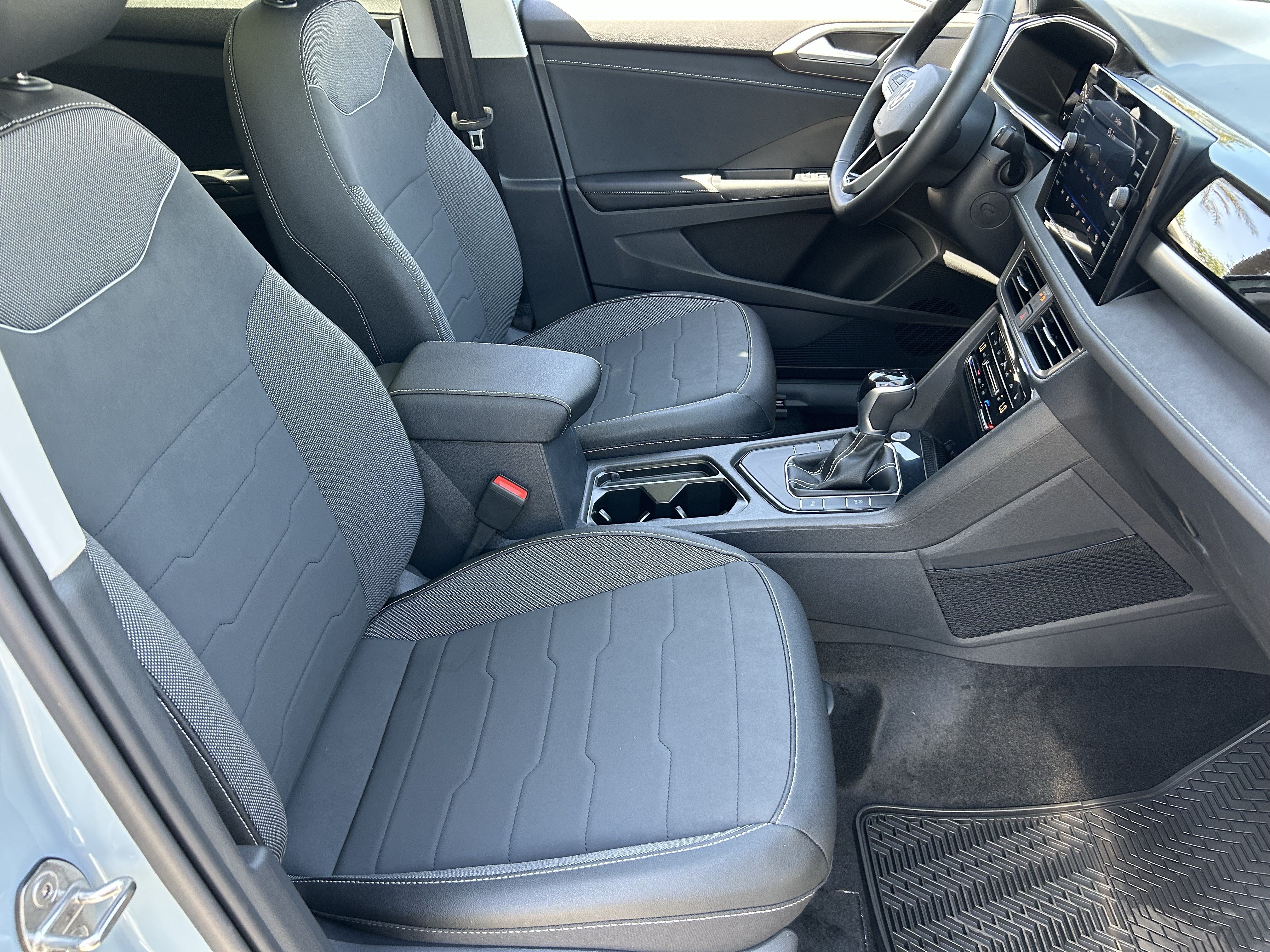 New 2026 Volkswagen Taos SE FWD image 8