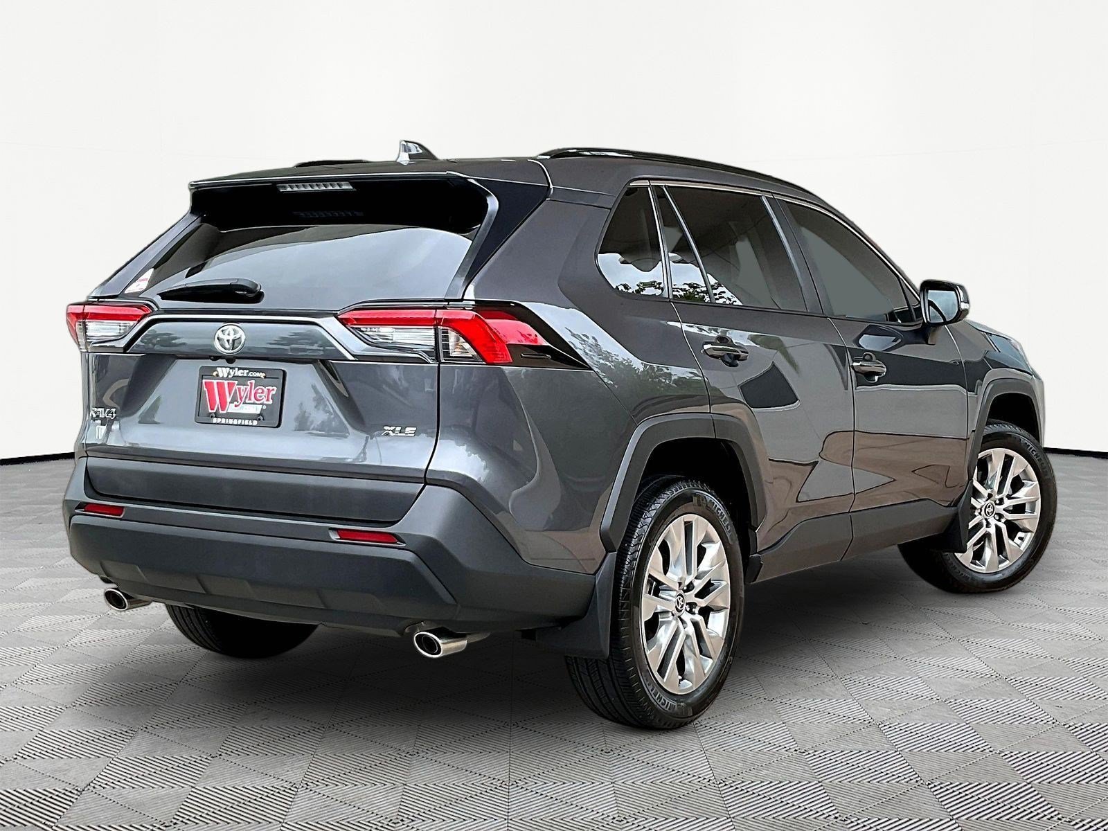 Used 2024 Toyota RAV4 XLE Premium FWD image 6