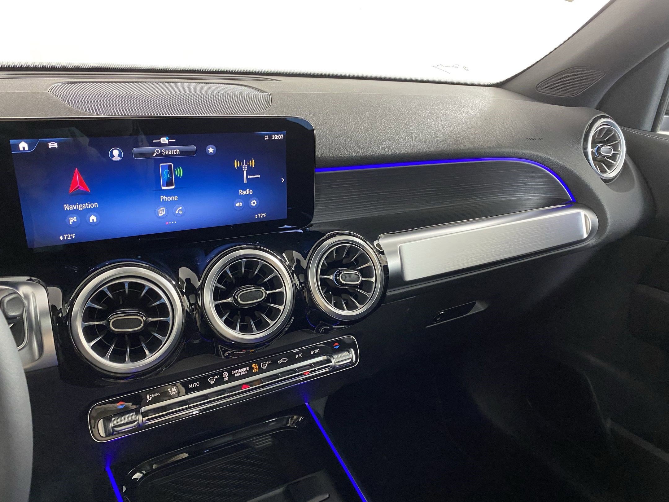 New 2025 Mercedes-Benz GLB 250 4MATIC image 24