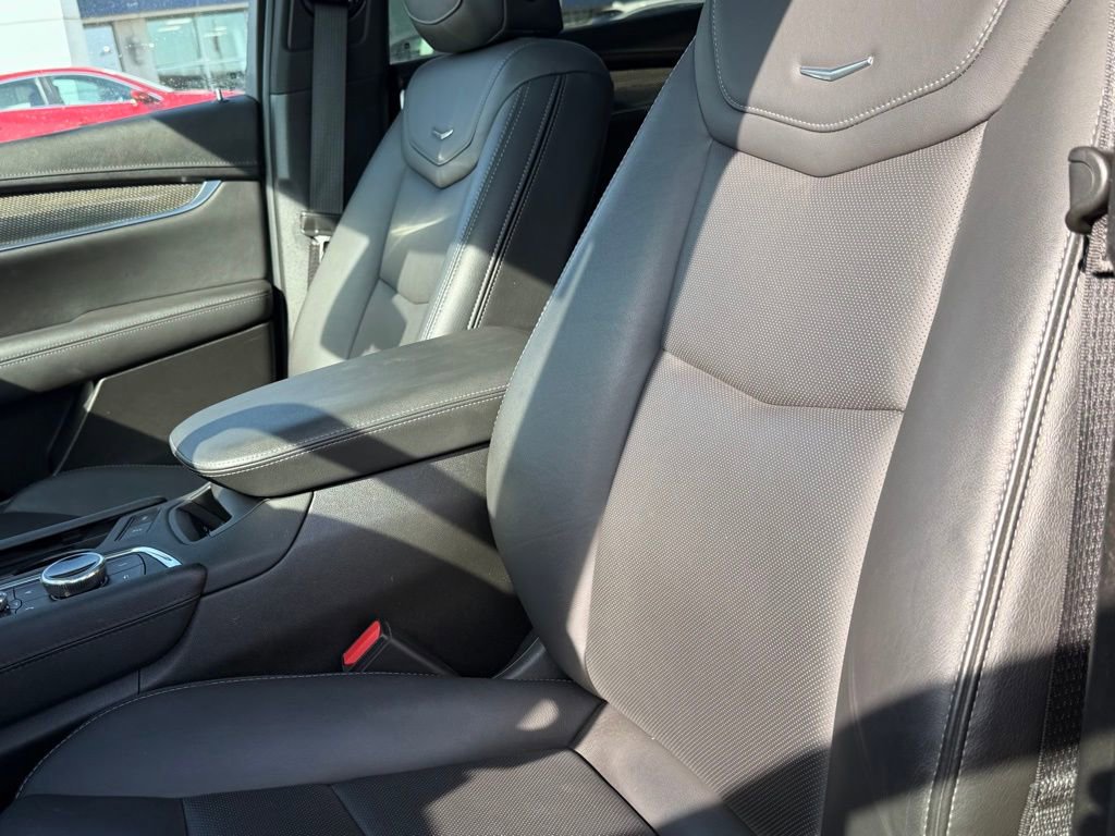 Used 2023 Cadillac XT5 Sportv w/ Technology Package image 9
