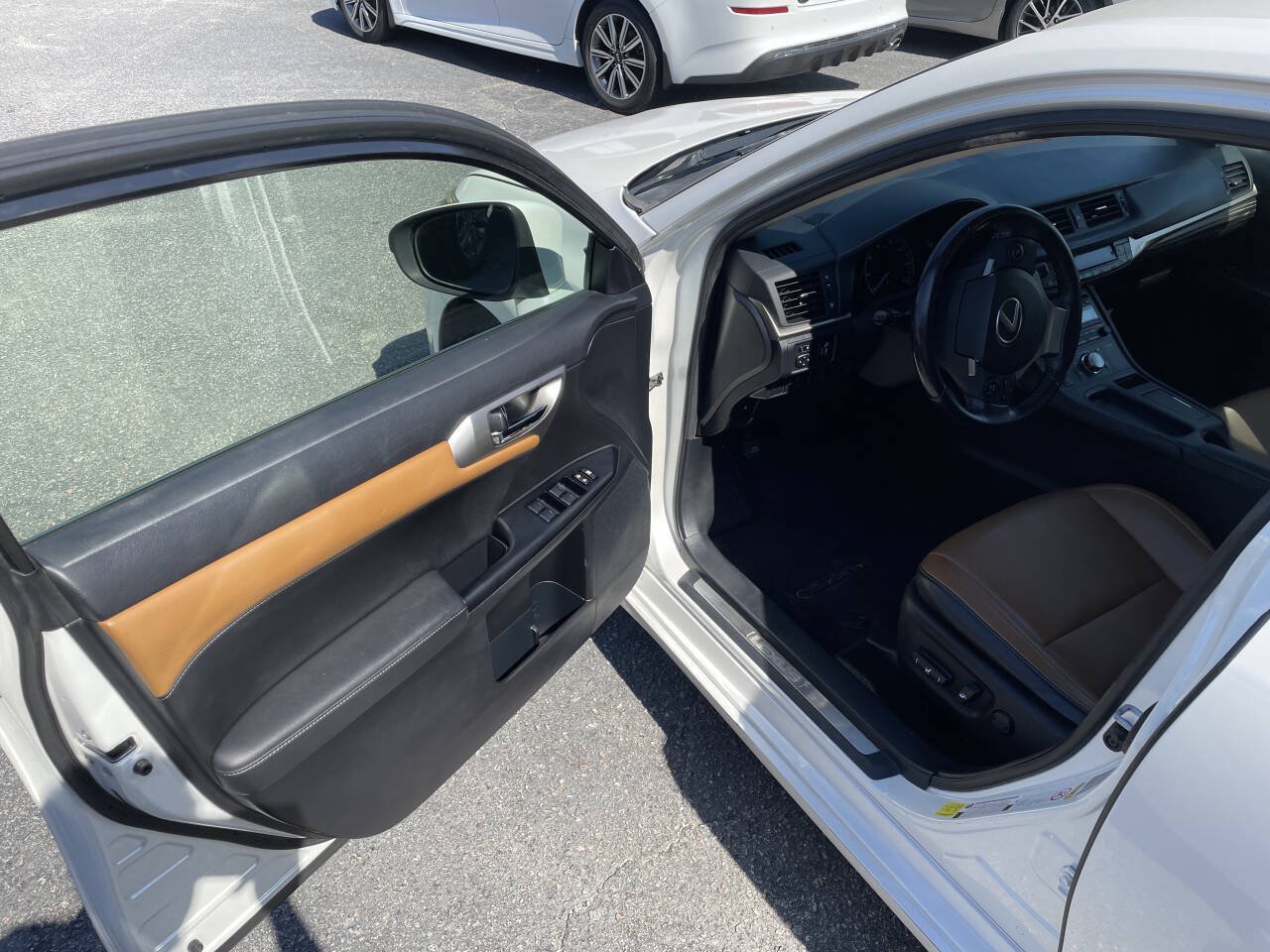 Used 2015 Lexus CT 200h FWD image 12
