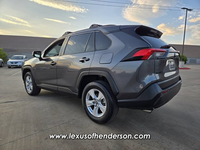 Used 2020 Toyota RAV4 XLE w/ Convenience Package FWD image 4