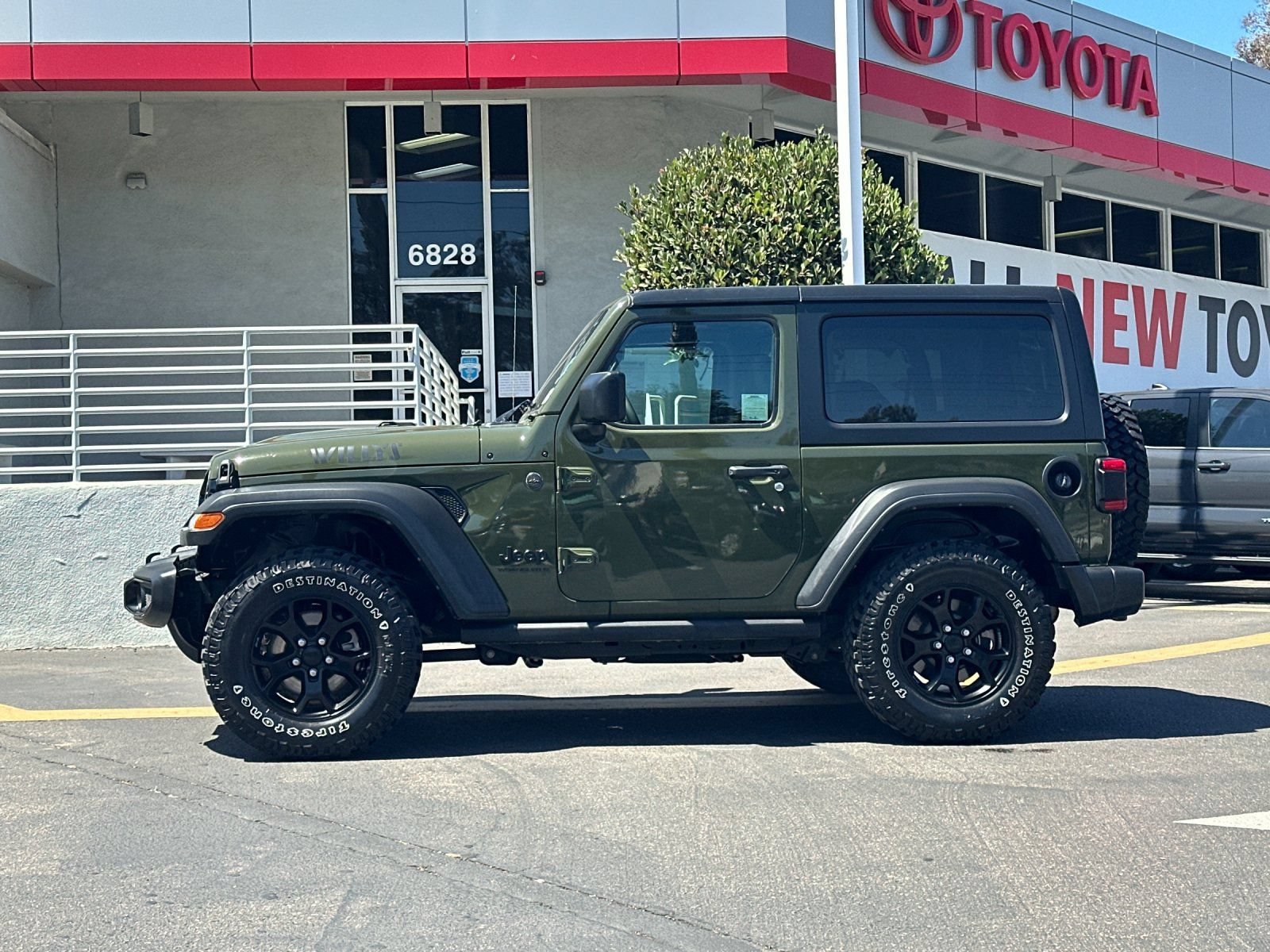 Used 2023 Jeep Wrangler Sport AWD/4WD image 2
