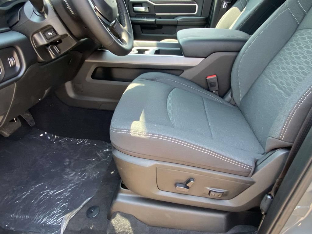New 2026 RAM 2500 Big Horn AWD/4WD image 13
