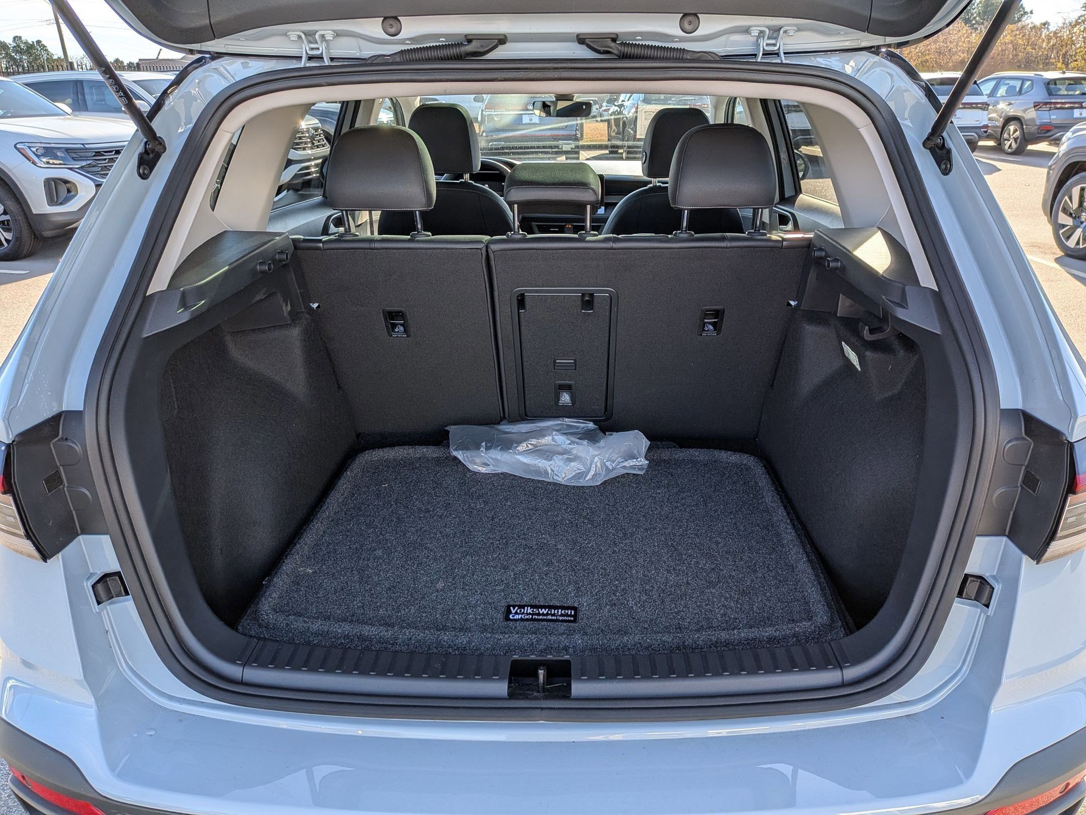 Used 2025 Volkswagen Taos SE image 31