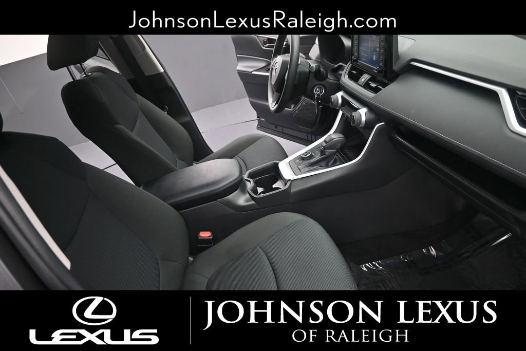 Used 2021 Toyota RAV4 LE AWD/4WD image 13