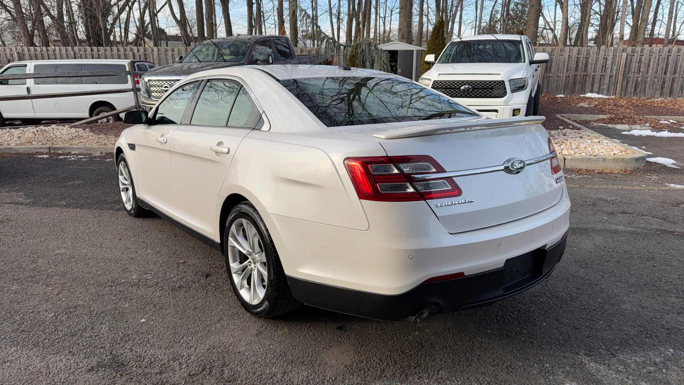 Used 2013 Ford Taurus SHO image 7
