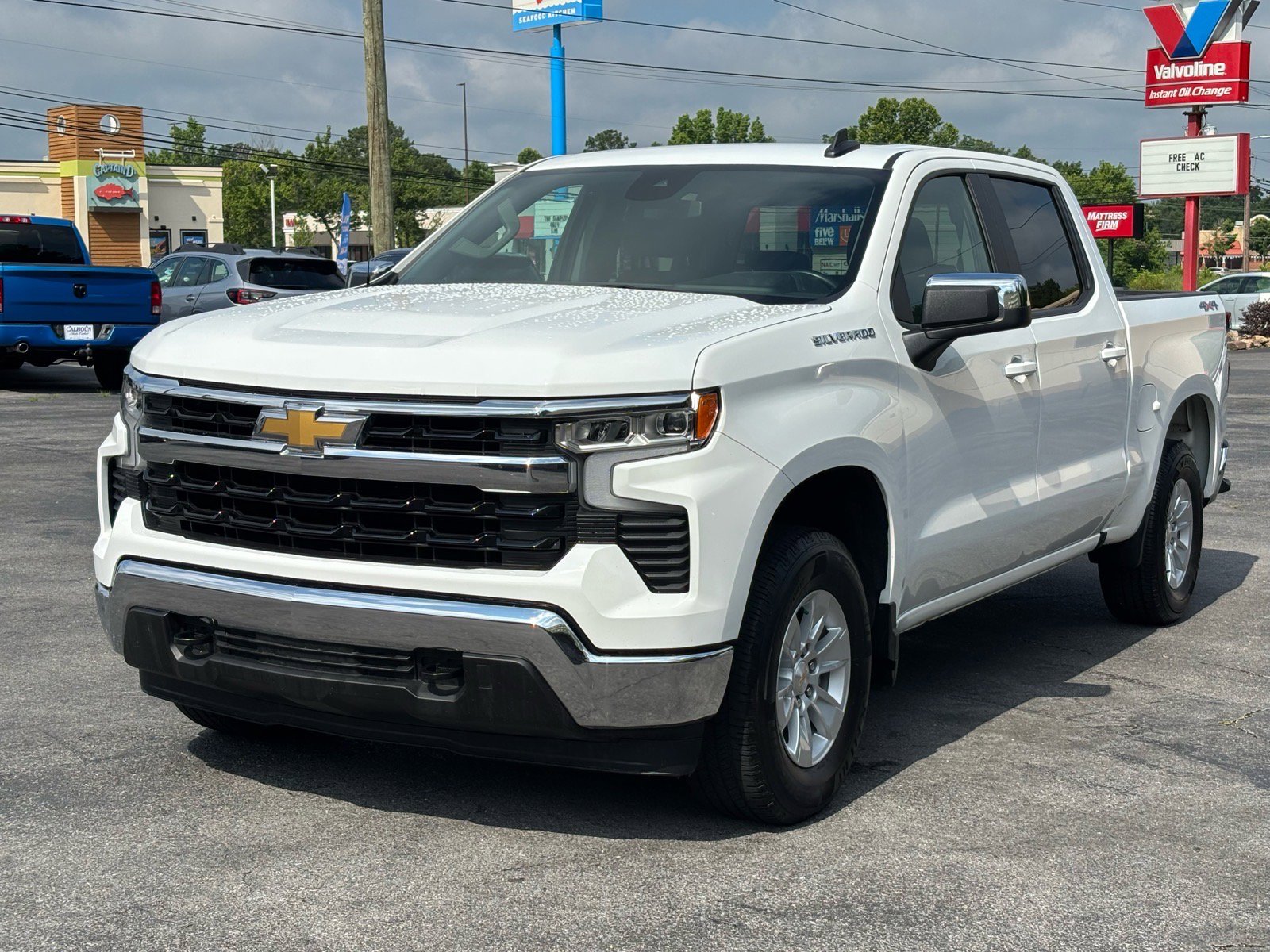 Used 2025 Chevrolet Silverado 1500 LT AWD/4WD image 2