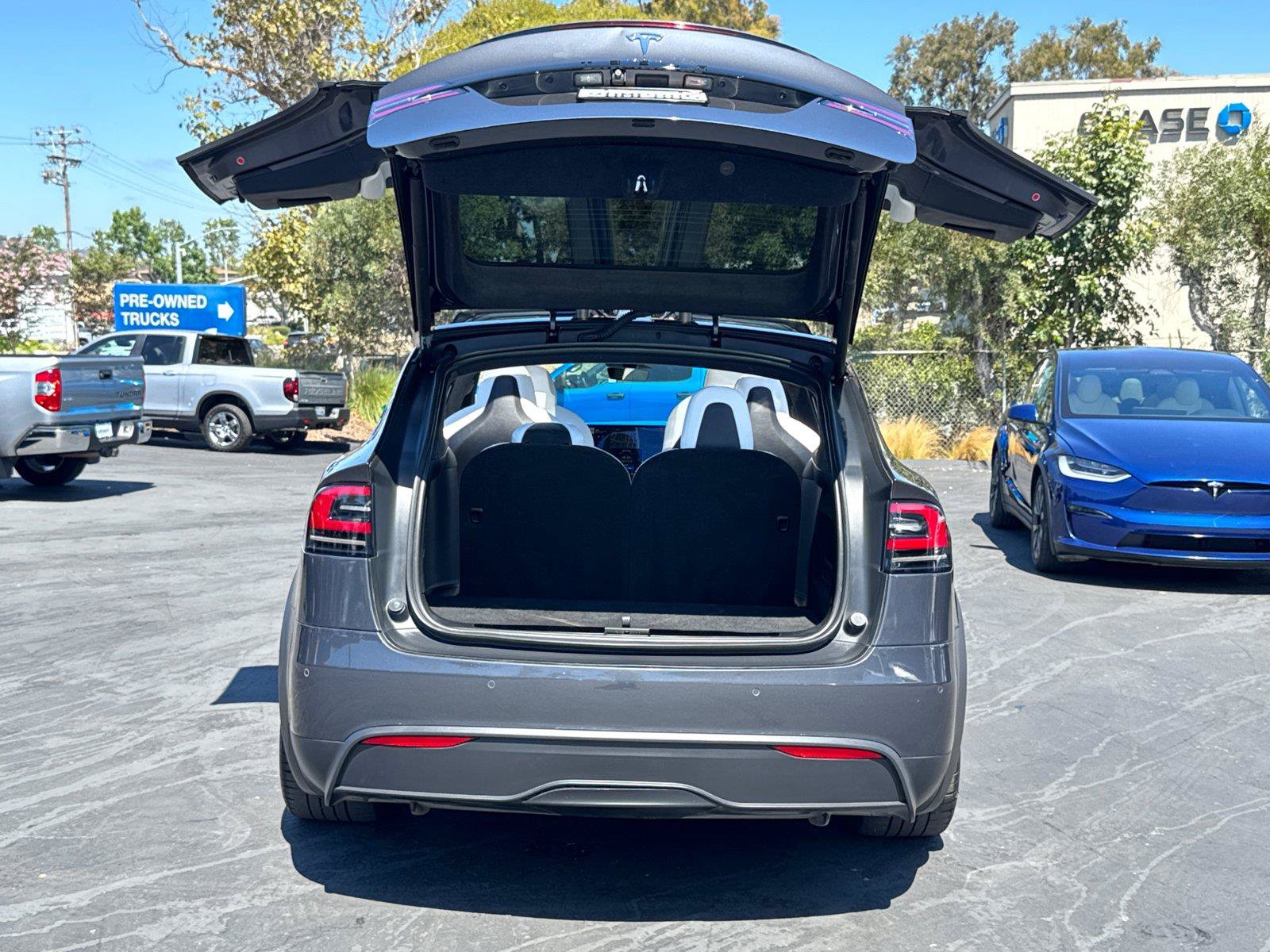 Used 2023 Tesla Model X AWD/4WD image 9