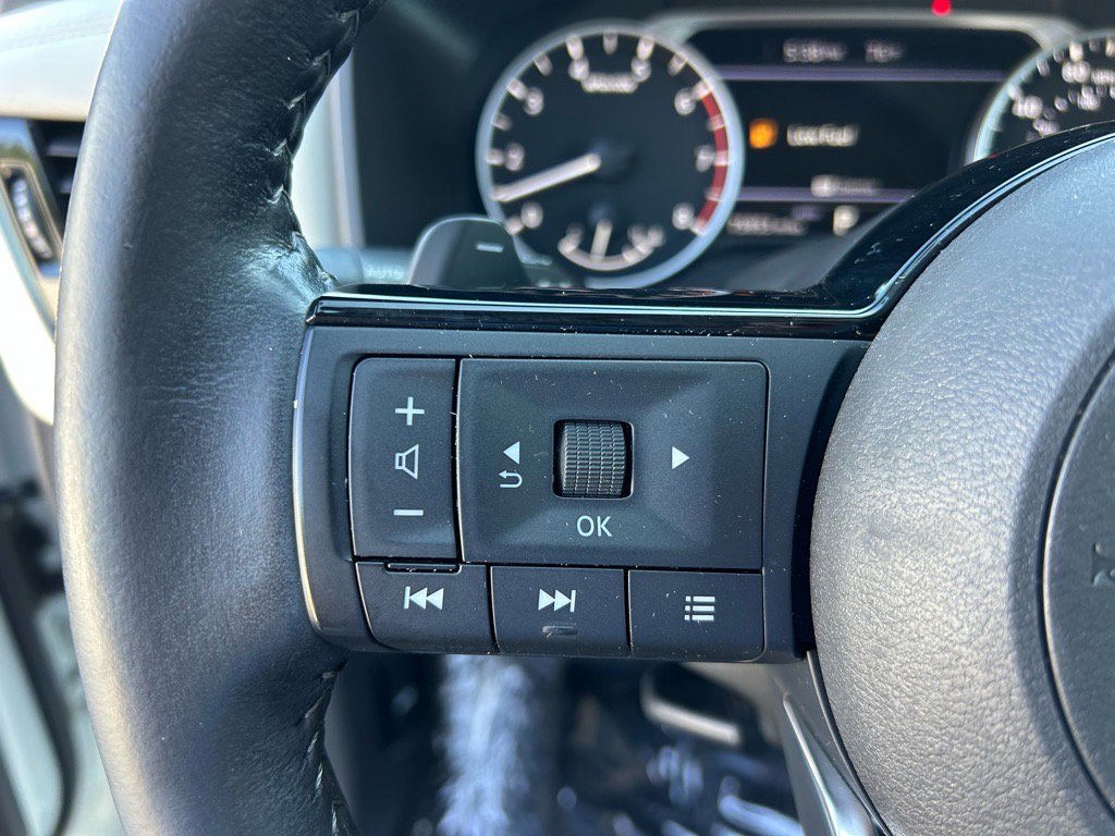 Used 2023 Nissan Rogue SL image 18