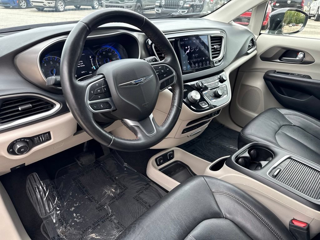 Used 2020 Chrysler Pacifica Touring-L Plus FWD image 2