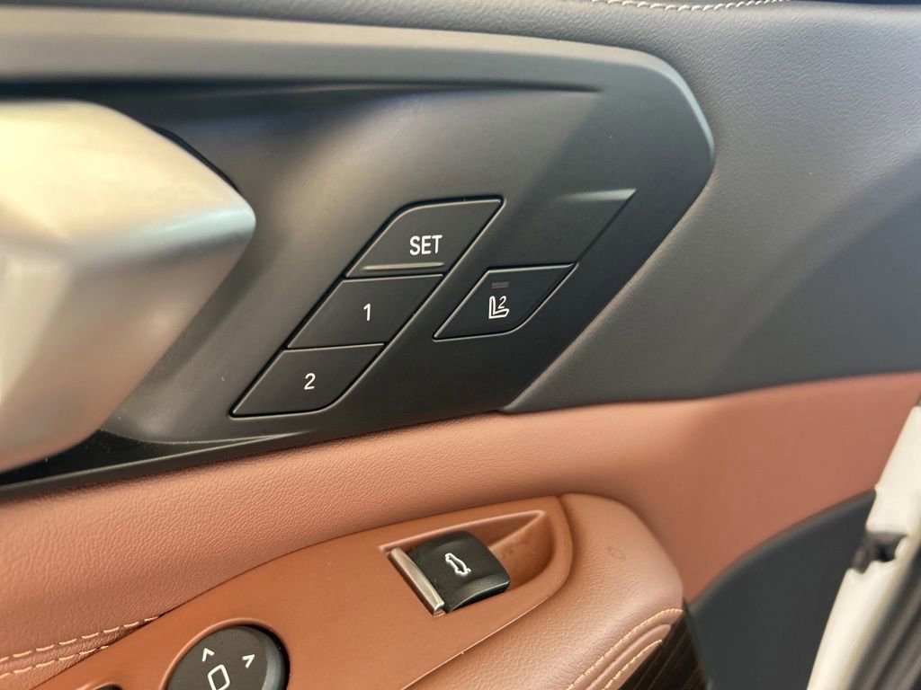 Used 2025 BMW X5 xDrive50e image 52