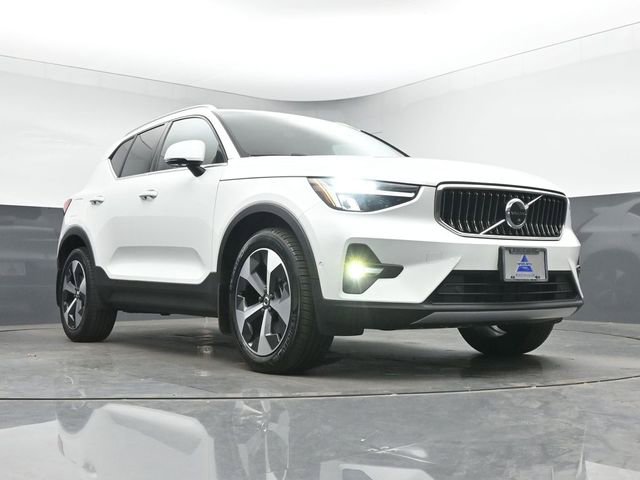 Used 2023 Volvo XC40 B5 Plus w/ Driver Assist Package AWD/4WD image 38
