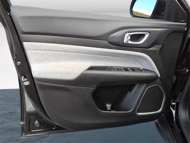 Used 2023 Jeep Compass Sport image 52