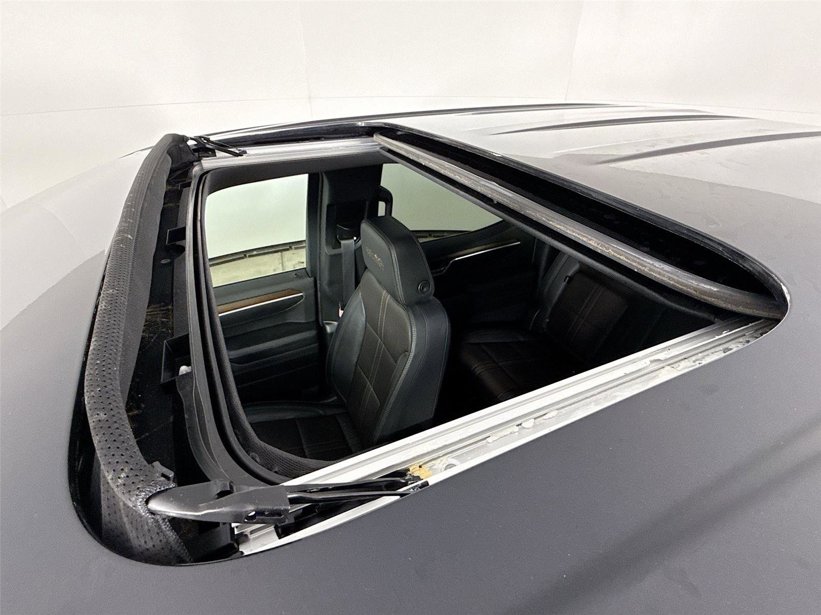 Used 2022 Chevrolet Silverado 1500 High Country w/ High Country Premium Package image 23
