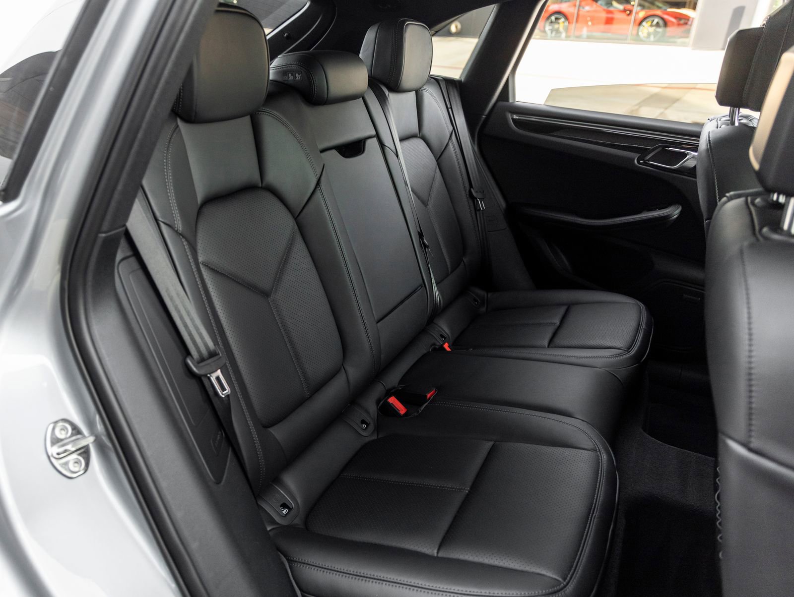 Certified 2026 Porsche Macan AWD/4WD image 33