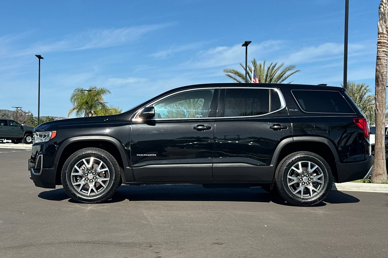 Certified 2021 GMC Acadia SLE w/ LPO, Cargo Package FWD image 7