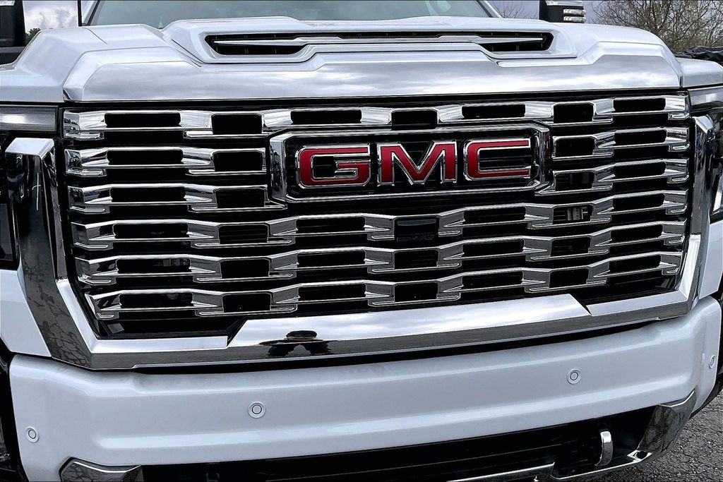 New 2026 GMC Sierra 2500 Denali w/ Denali Reserve Package AWD/4WD image 16