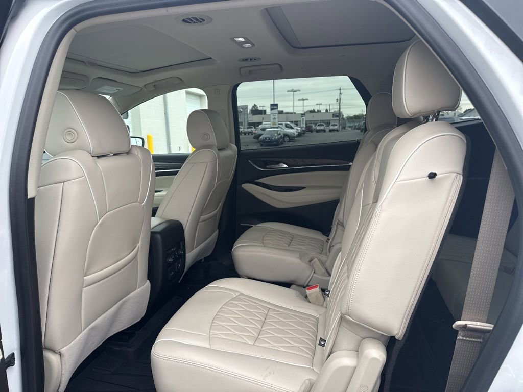 Used 2022 Buick Enclave Avenir w/ Avenir Technology Package AWD/4WD image 7