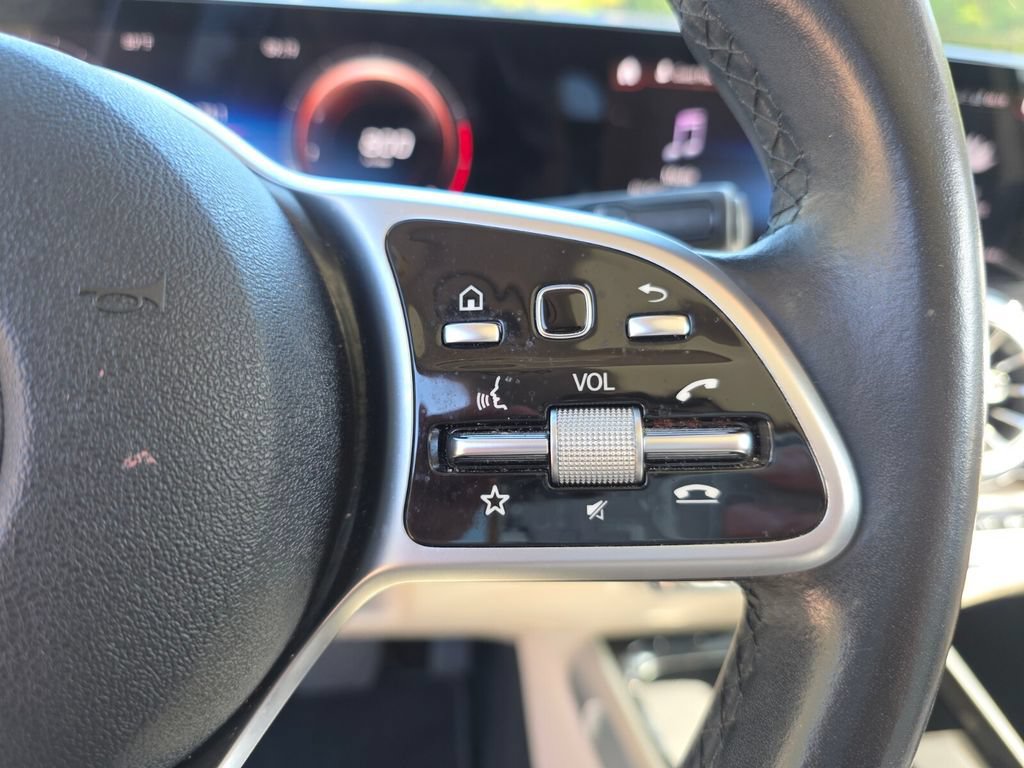 Used 2022 Mercedes-Benz GLB 250 image 32