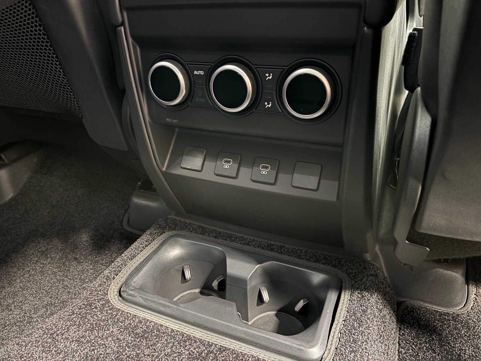 New 2025 Land Rover Defender 130 X-Dynamic SE AWD/4WD image 38