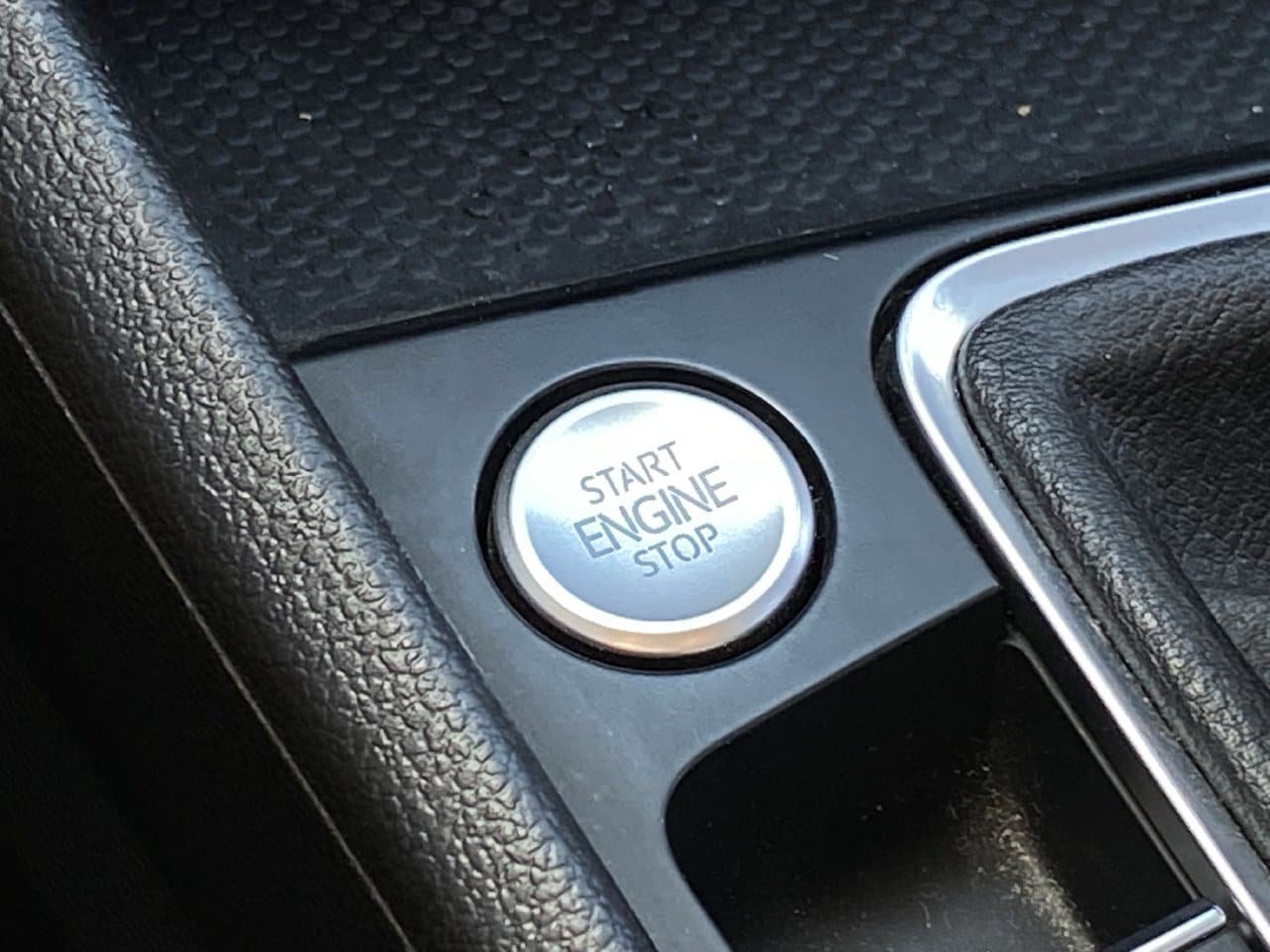 Used 2024 Volkswagen Jetta SE FWD image 9