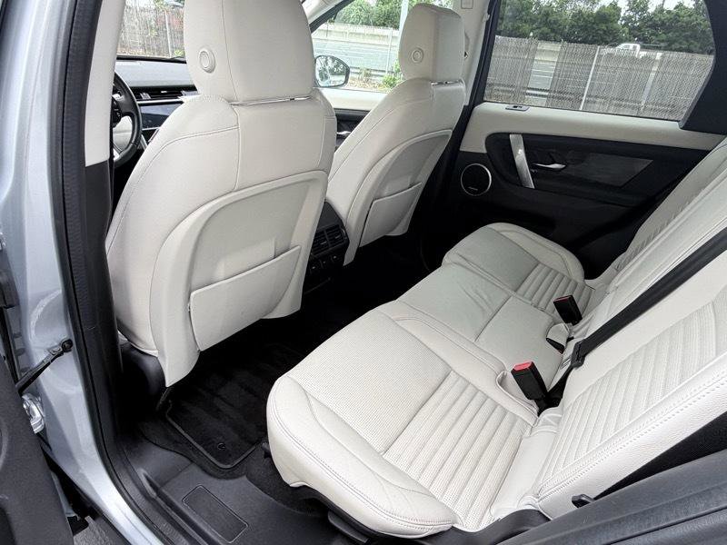 Used 2020 Land Rover Discovery Sport SE AWD/4WD image 18