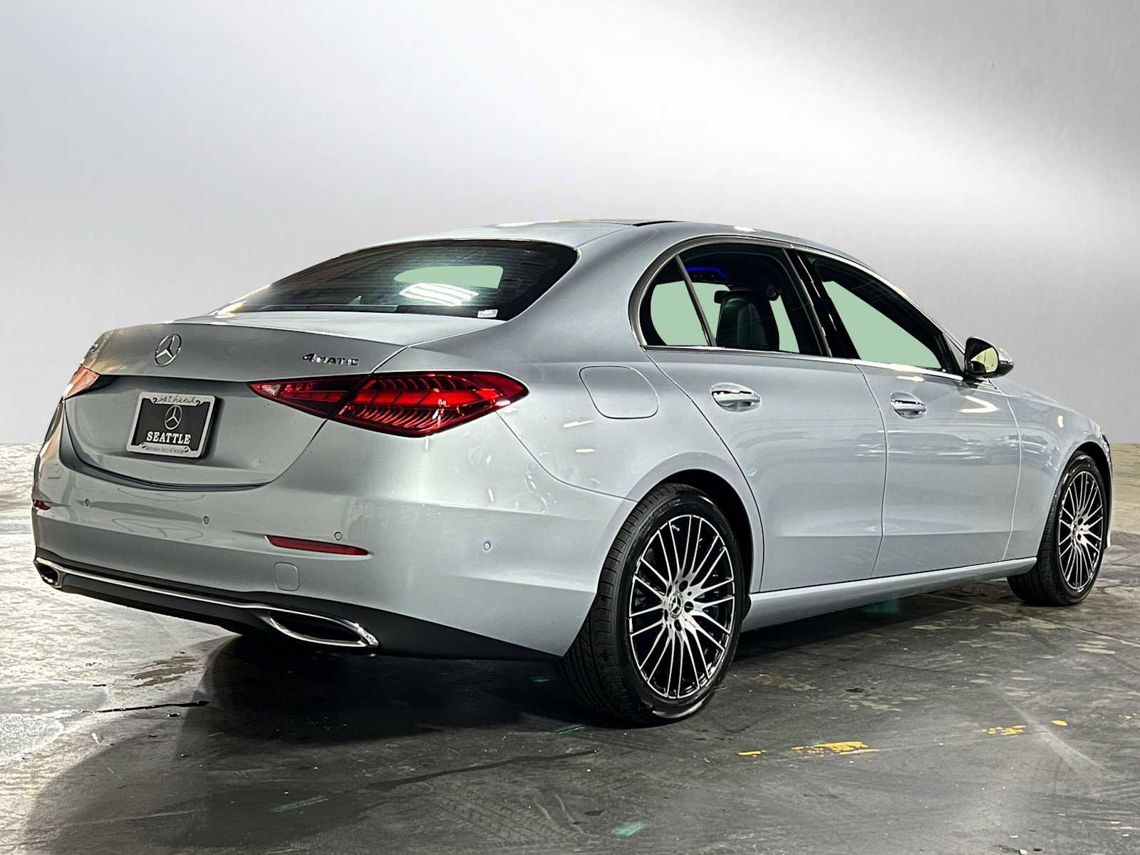 Used 2025 Mercedes-Benz C 300 4MATIC Sedan image 4