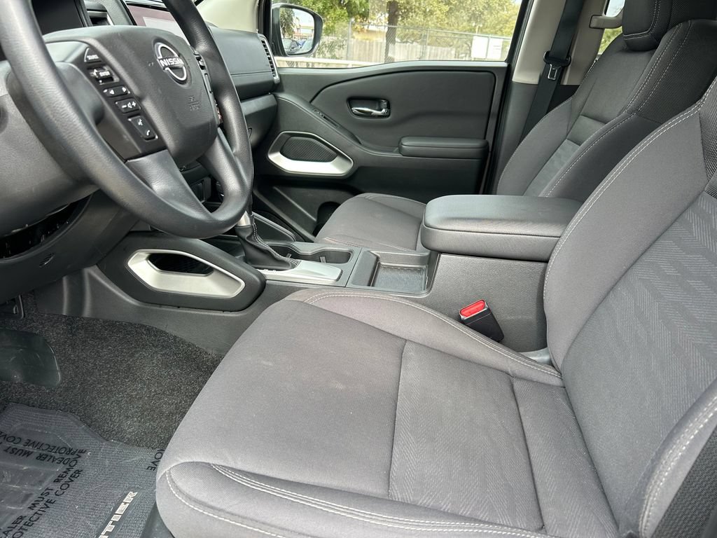 Used 2024 Nissan Frontier SV RWD image 11