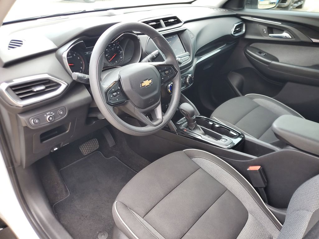 Used 2023 Chevrolet TrailBlazer LT FWD image 15