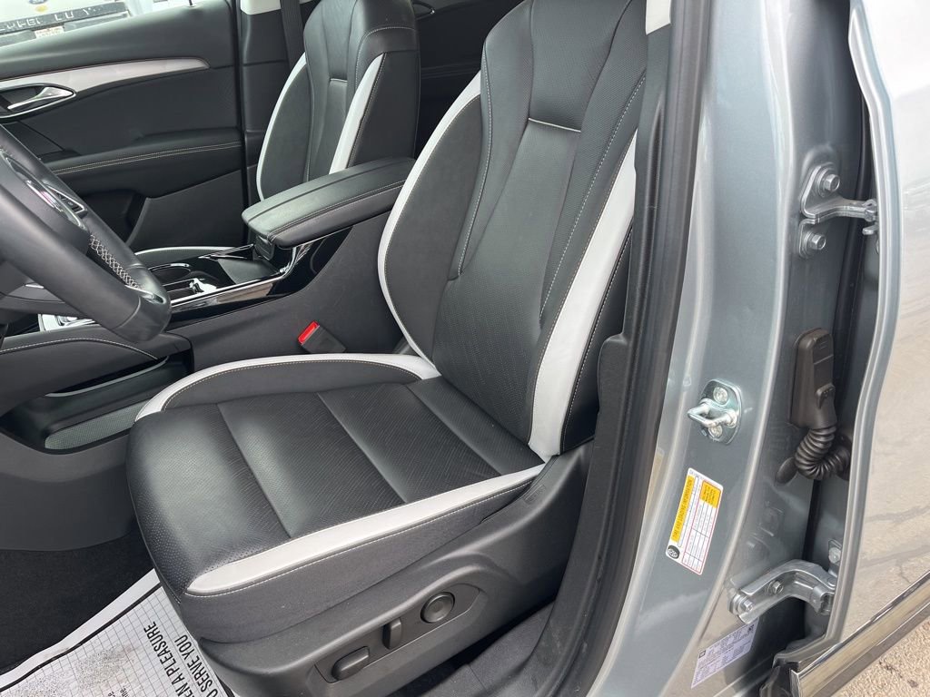Used 2025 Buick Envision Sport Touring image 9