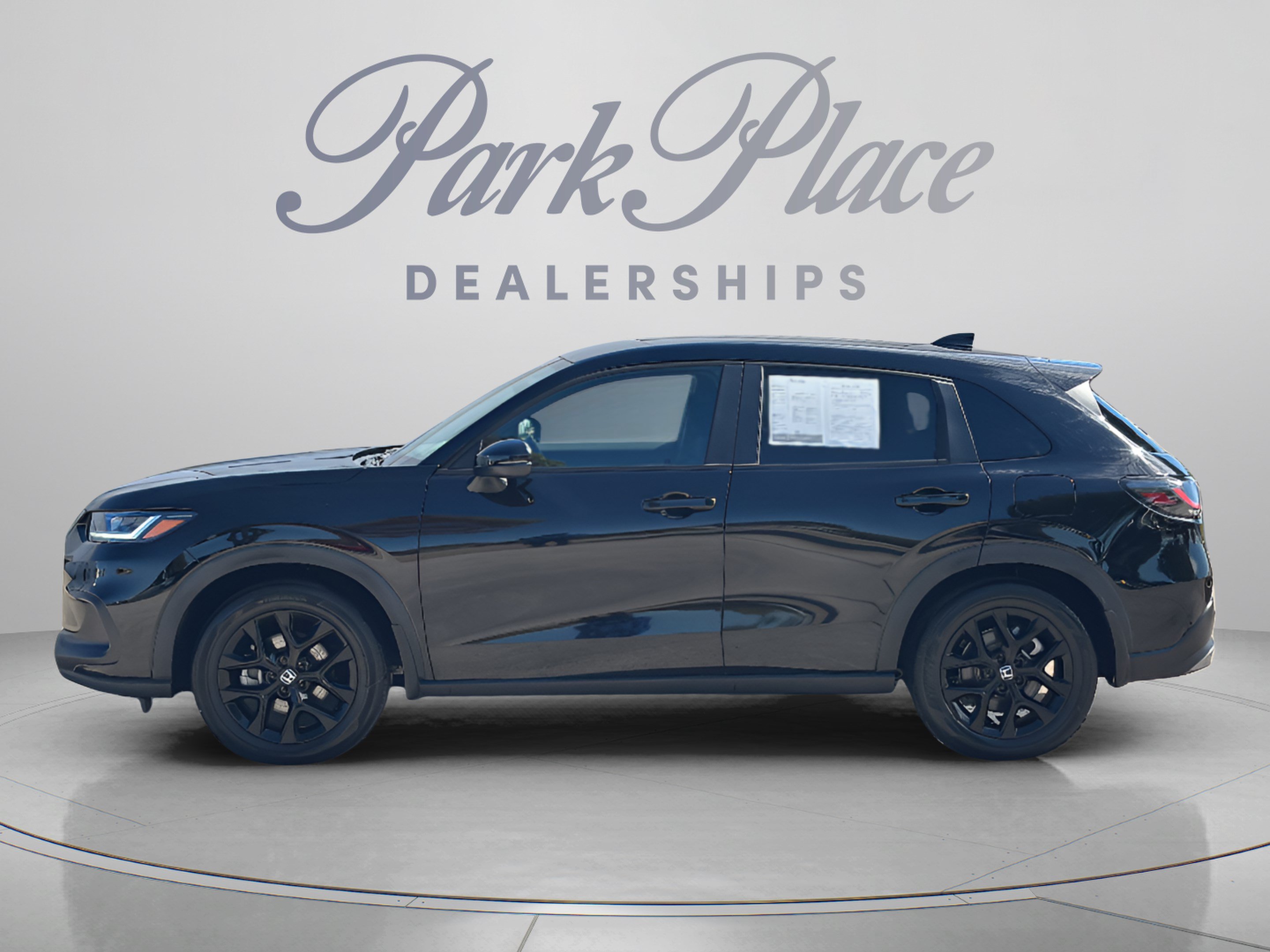 Used 2025 Honda HR-V Sport image 2