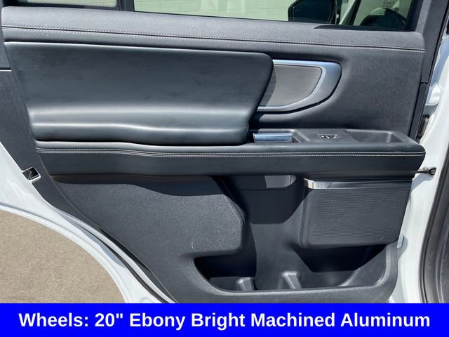 Used 2025 Ford Expedition Platinum AWD/4WD image 31